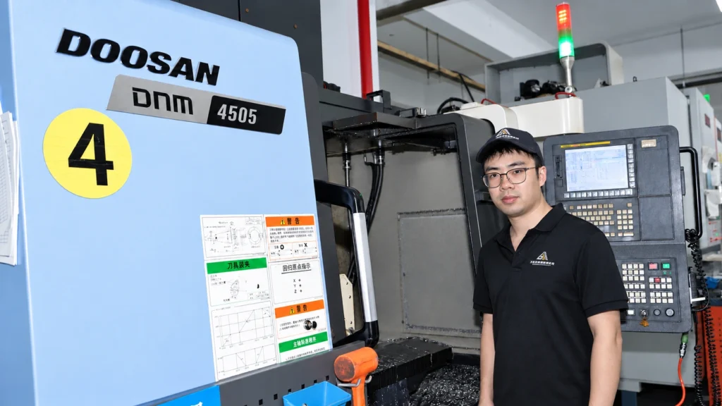Founder Lu Xun beside an AYBERK CNC machining center